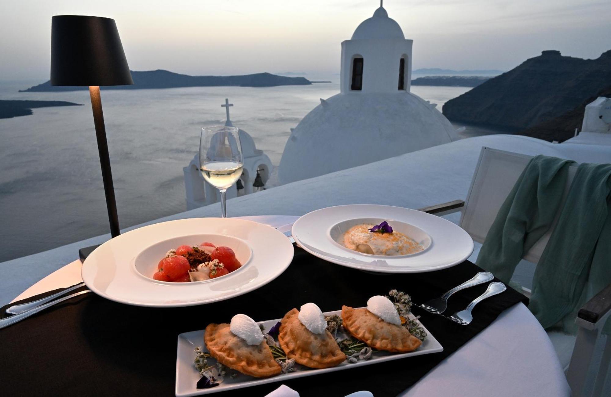 Aigialos Luxury Traditional Settlement Fira  Exterior photo